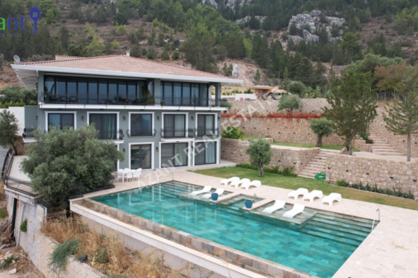 Spectacular Custom Designed Luxury Villa With Amazing Views